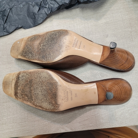 Prada size 39 (size 8.5-9 US) - Picture 4 of 8